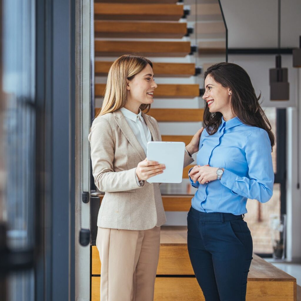 Two women are having a lively conversation about the Interzero waste management platform